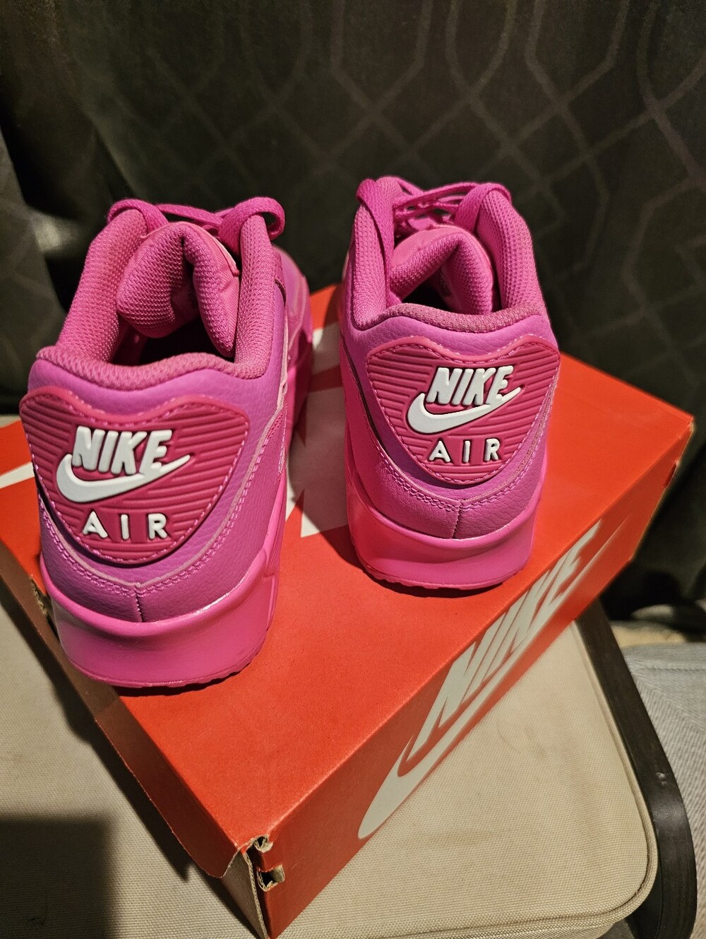 Brand New Big Girl 5.5 Nike Hot Pink Women's Air Maxx Sneakers